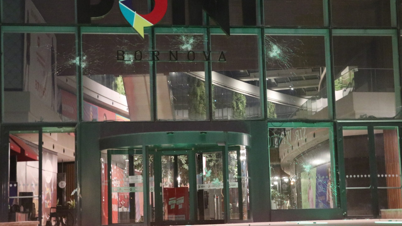 İzmir'de AVM'ye pompalı saldırı