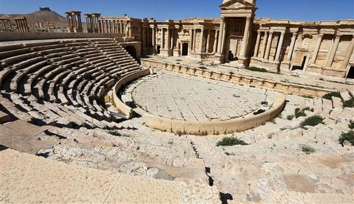 DEAŞ Palmira antik kentindeki en ünlü yapıyı yok etti!