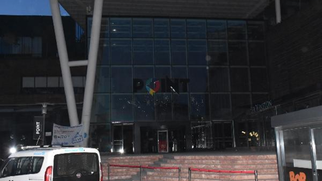 İzmir'de AVM'ye silahlı saldırı...