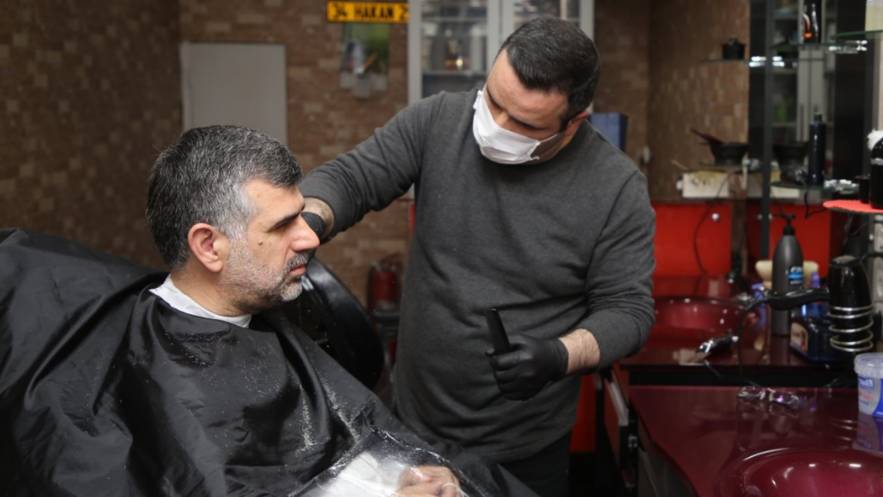 Sultanbeyli’de berberler bereket duasıyla açıldı
