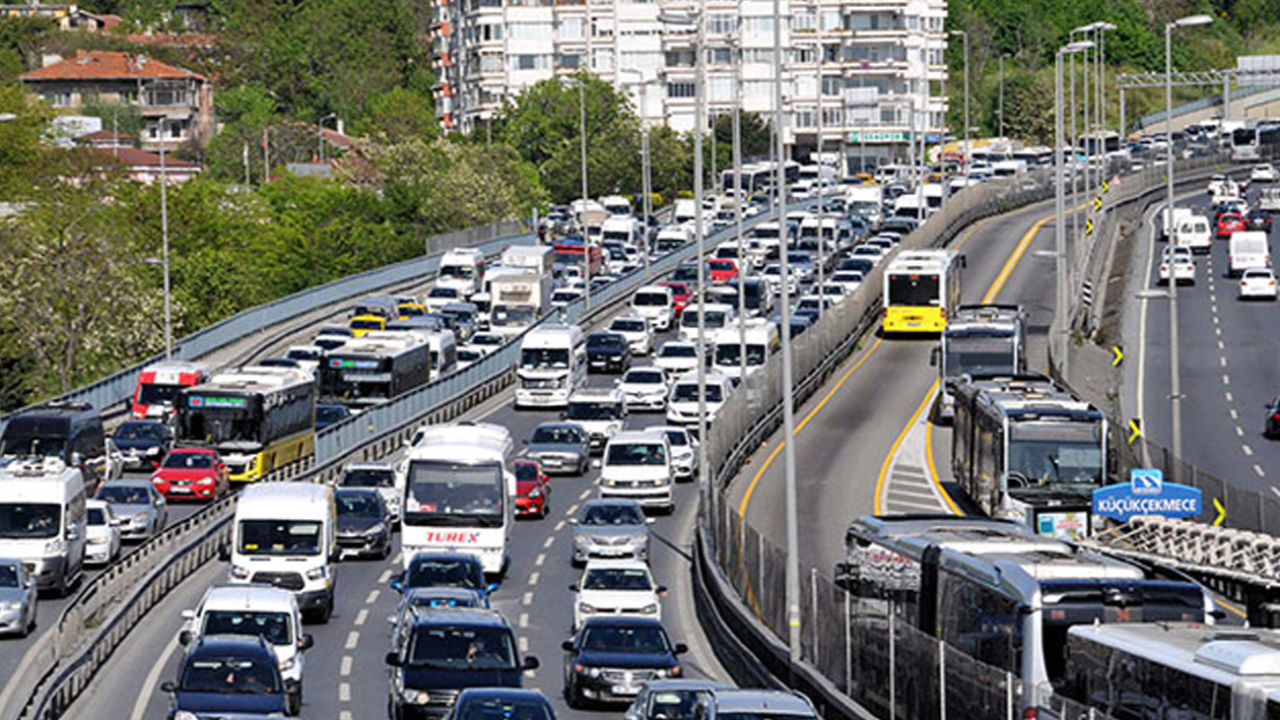 Son dakika... İstanbul'da bazı noktalarda trafik yoğunluğu!