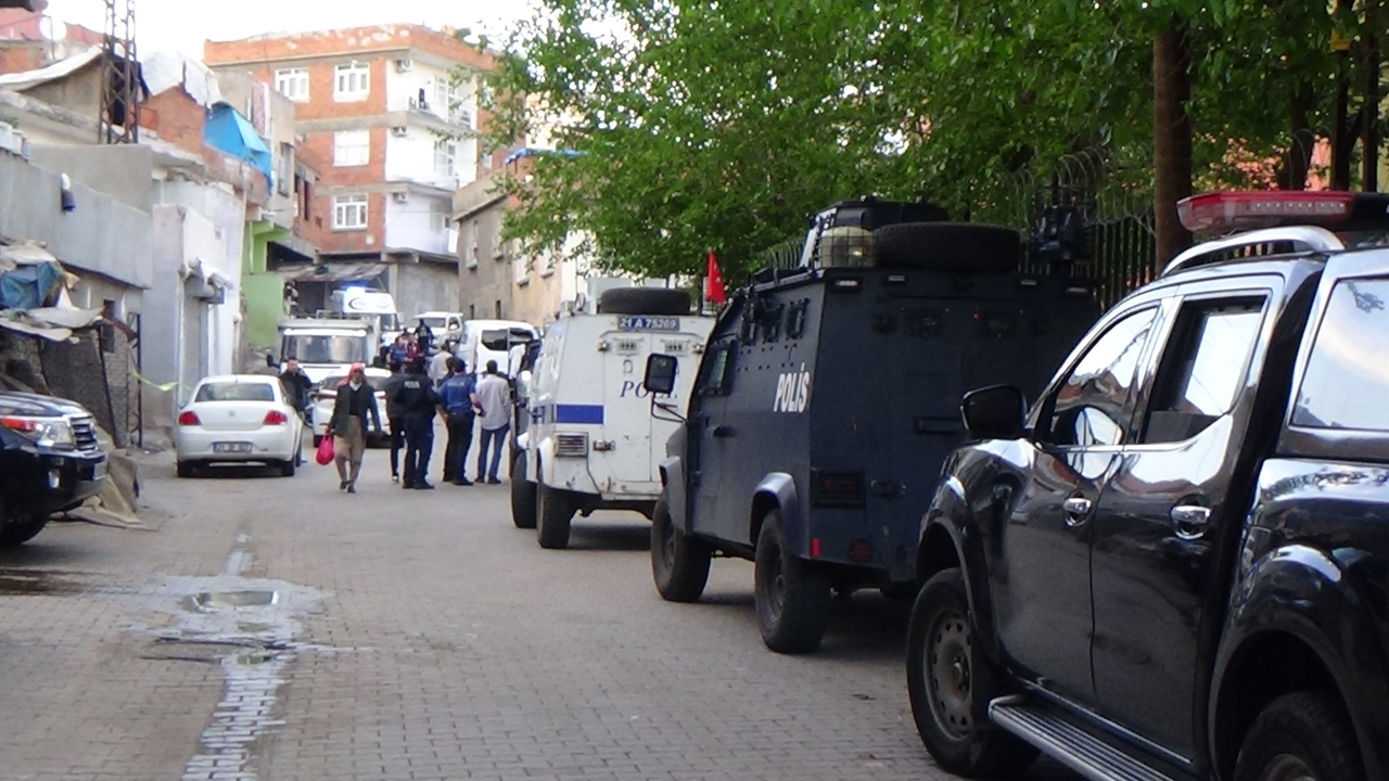 Diyarbakır'da 3 kez çatışma çıktı: 2 ölü, 6 yaralı!