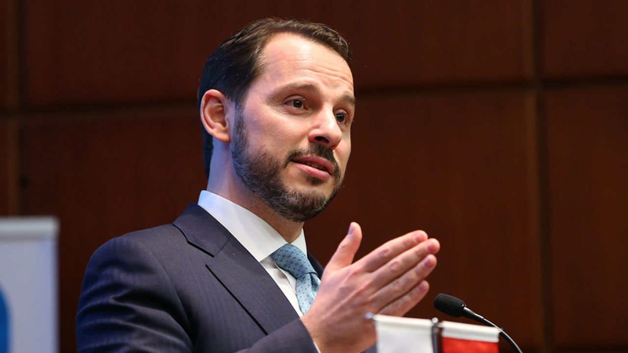 Bakan Albayrak'tan Hemşireler Günü mesajı: Çok şanslıyız...