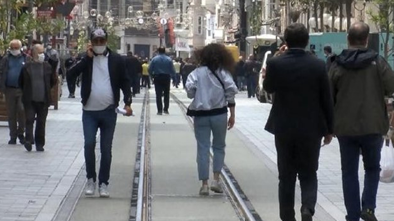 Son dakika... İstanbul'da sokağa çıkan insan sayısında yüzde 30,4'lük artış