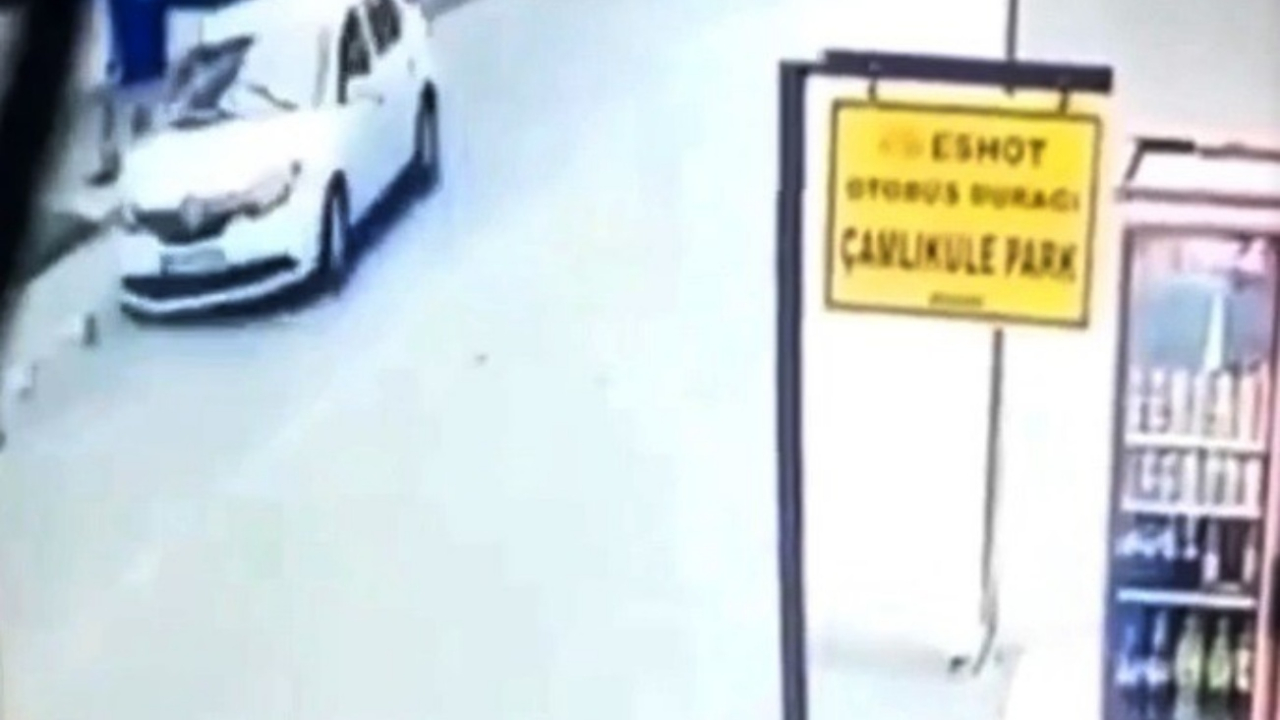 Polise çarpıp ardına bakmadan kaçtı! O anlar kamerada...