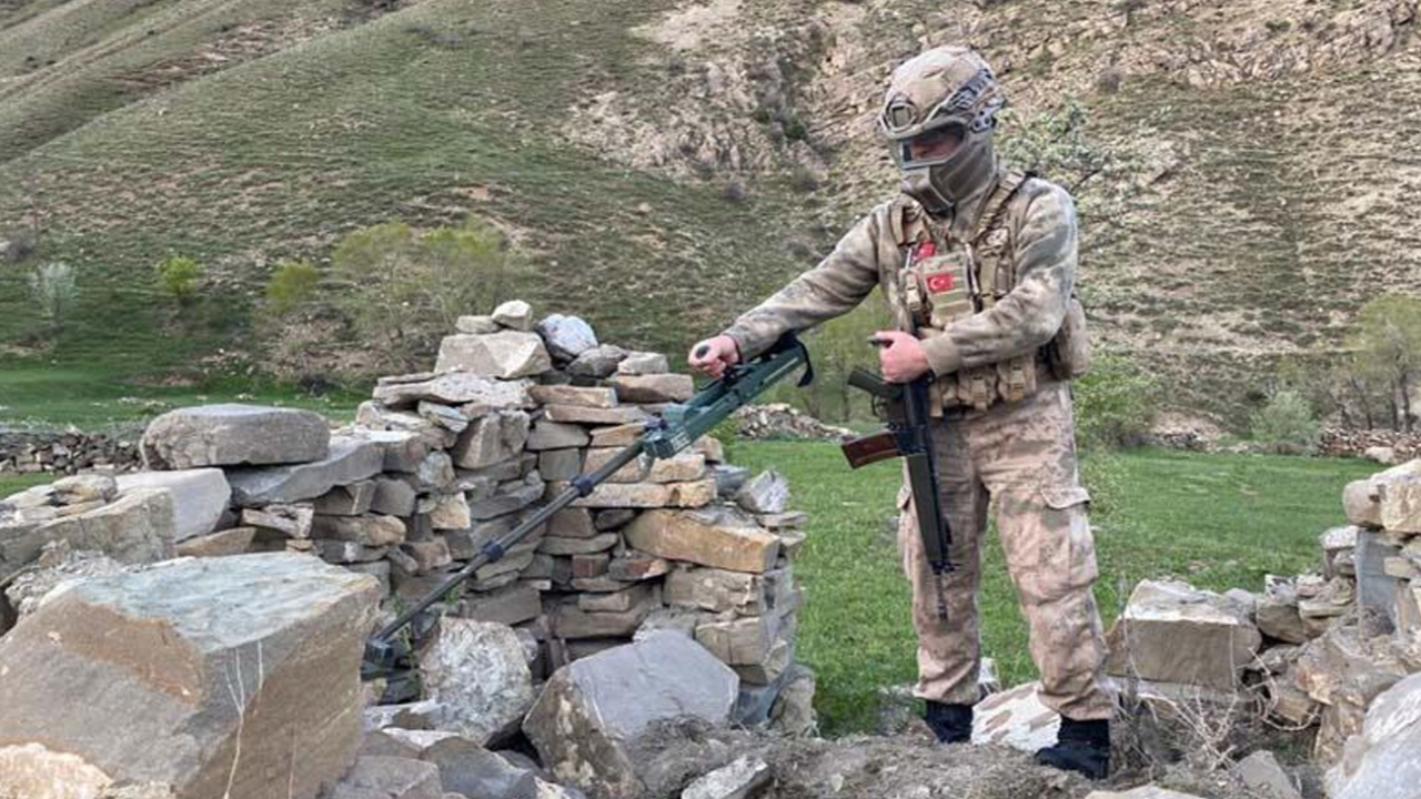 Son dakika... Üst düzey kişilere suikastta kullanılacak silahlar ele geçirildi