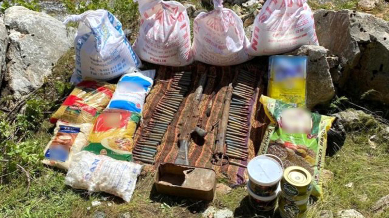 Teröristlerin kullandığı 8 katlı sığınak imha edildi