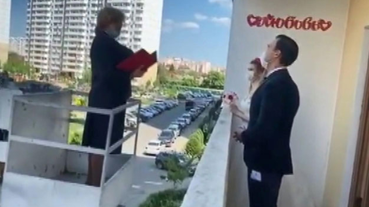 Son dakika... Rusya’da karantinada sıra dışı nikah
