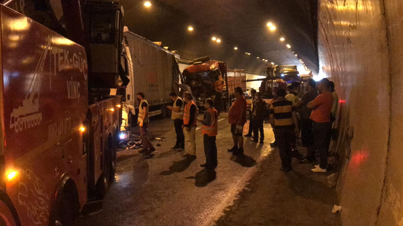 5 TIR birbirine girdi! TEM trafiğe kapandı!