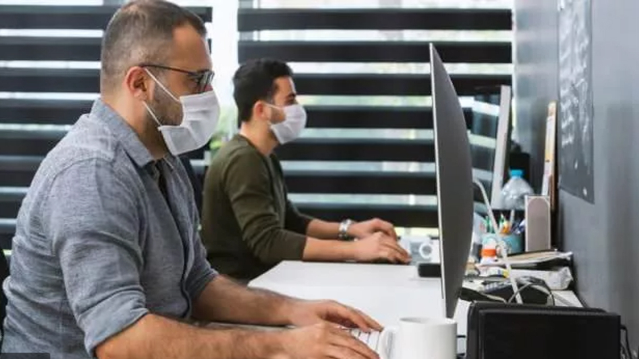 Sağlık Bakanlığı'ndan kapalı iş yerlerindeki koronavirüs protokolünde önemli değişiklik