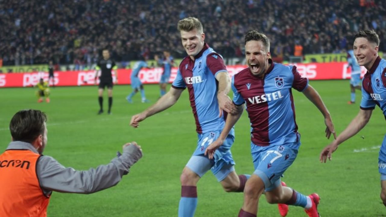 Trabzonspor'un yıldızından 3 büyüklere gönderme