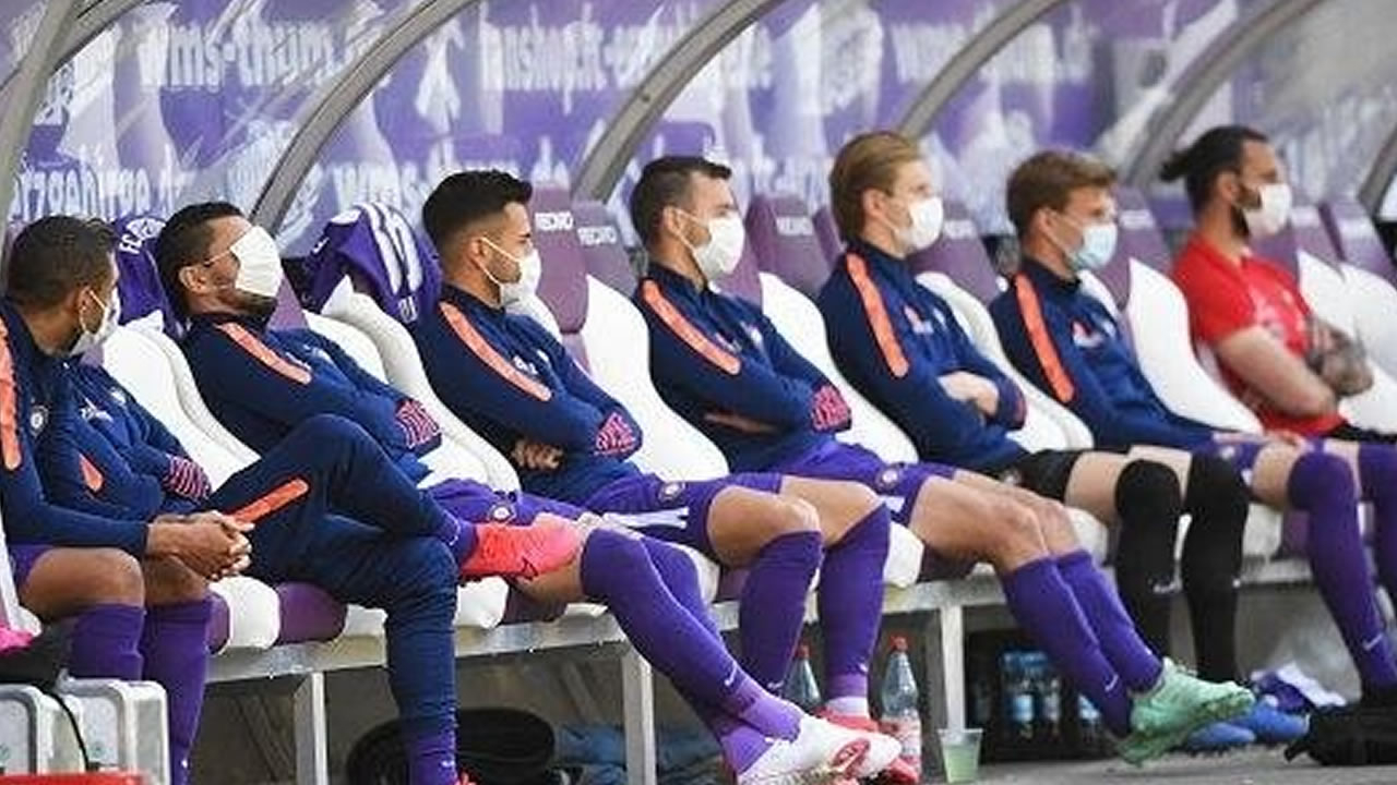 Bundesliga yeniden başladı! İşte dikkat çeken korona tedbir kareleri