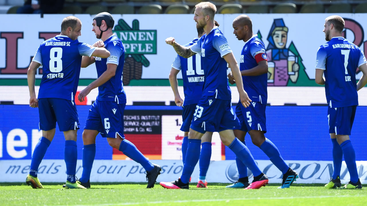 Bundesliga'da Karlsruher futbola galibiyetle döndü