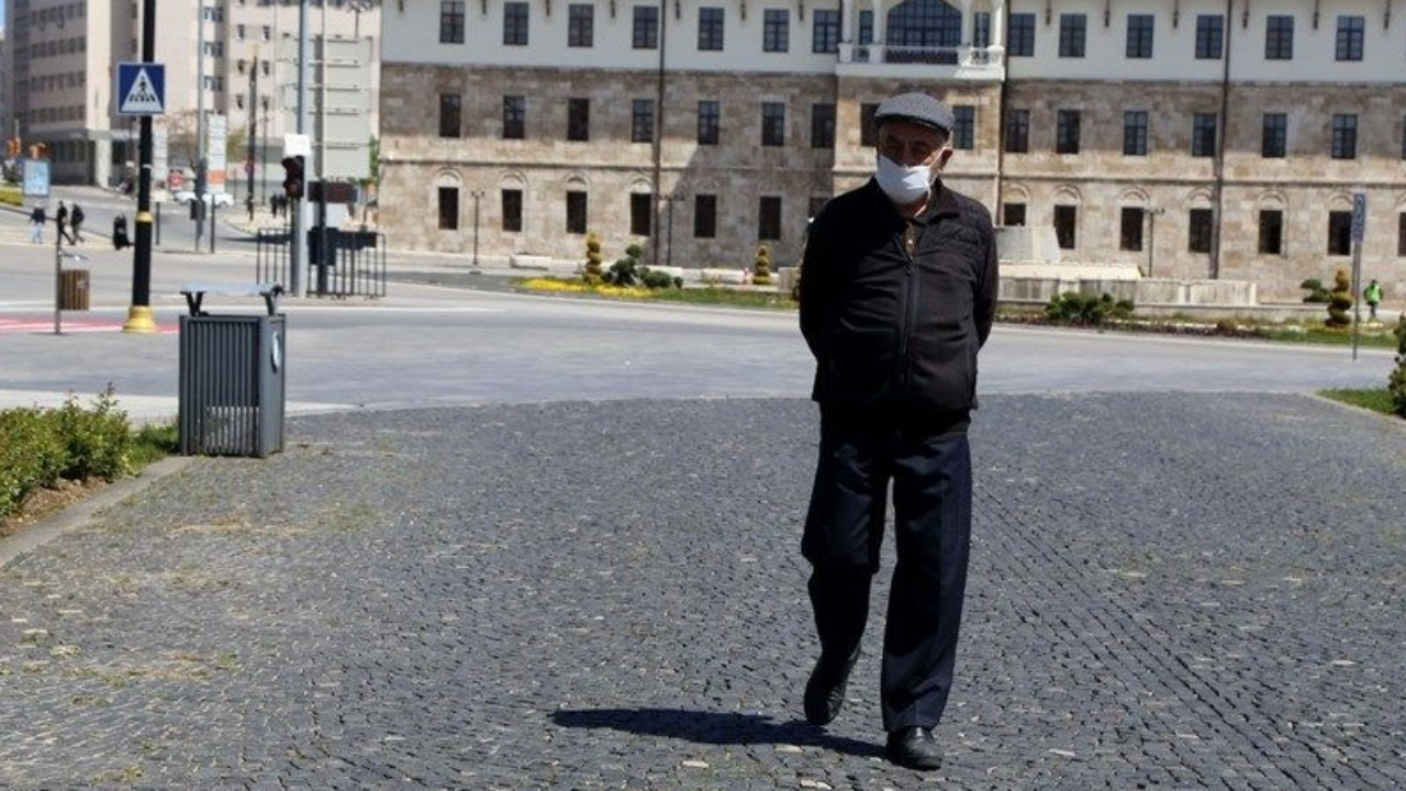 65 yaş üstüne ikinci sokak izni! Bu kez 6 saat