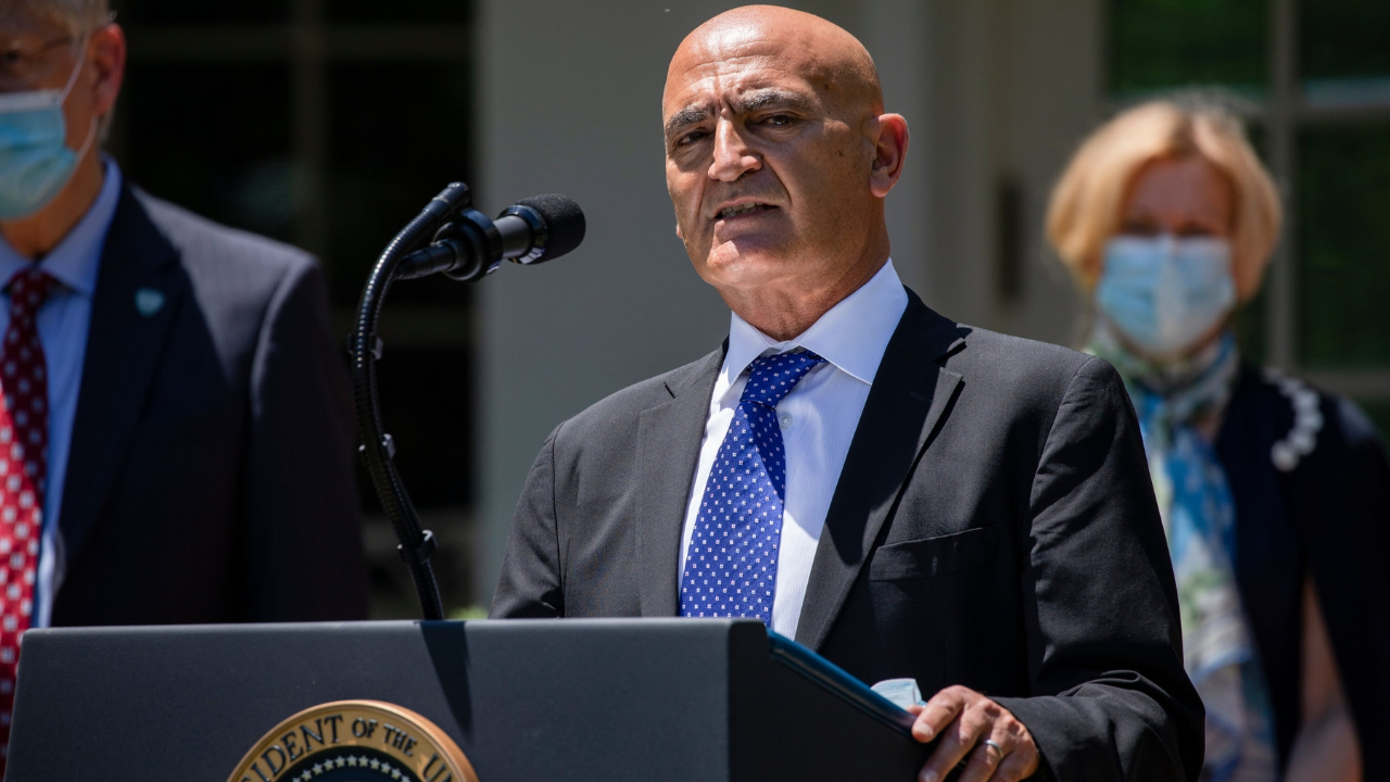 Trump koronavirüs aşı ekibinin başına onu getirdi!