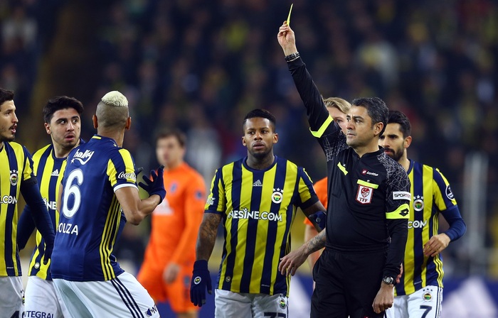 Kadıköy'de hakemlere büyük tepki!