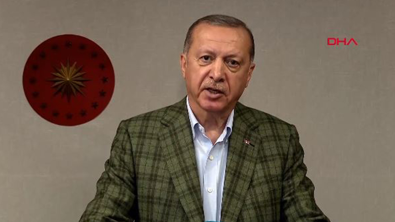 Son dakika... Cumhurbaşkanı Erdoğan saat 19.19'da canlı yayında İstiklal Marşı'nı okudu