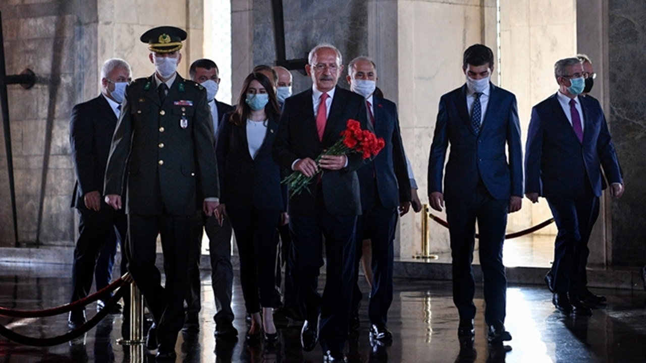CHP'de 19 Mayıs skandalı...