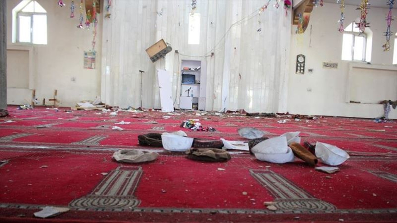 Afganistan'da camiye saldırı: 8 ölü!