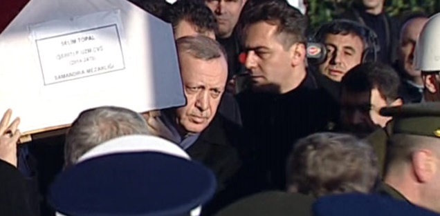 Erdoğan El Bab şehidinin tabutunu omuzladı!