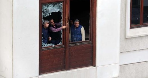 Saldırıya uğrayan AK Parti İl Başkanlığı bu sabah böyle görüntülendi!