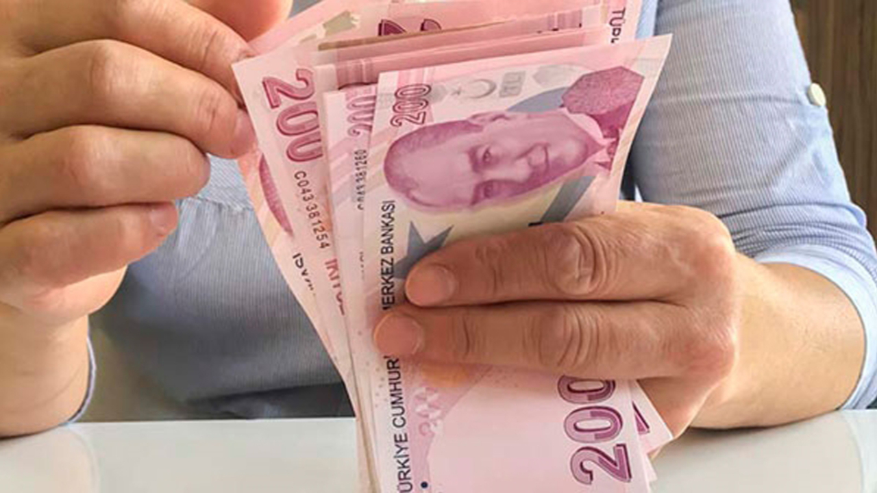 Karamollaoğlu'ndan sağlık çalışanlarına bayram öncesi bir maaş ikramiye önerisi