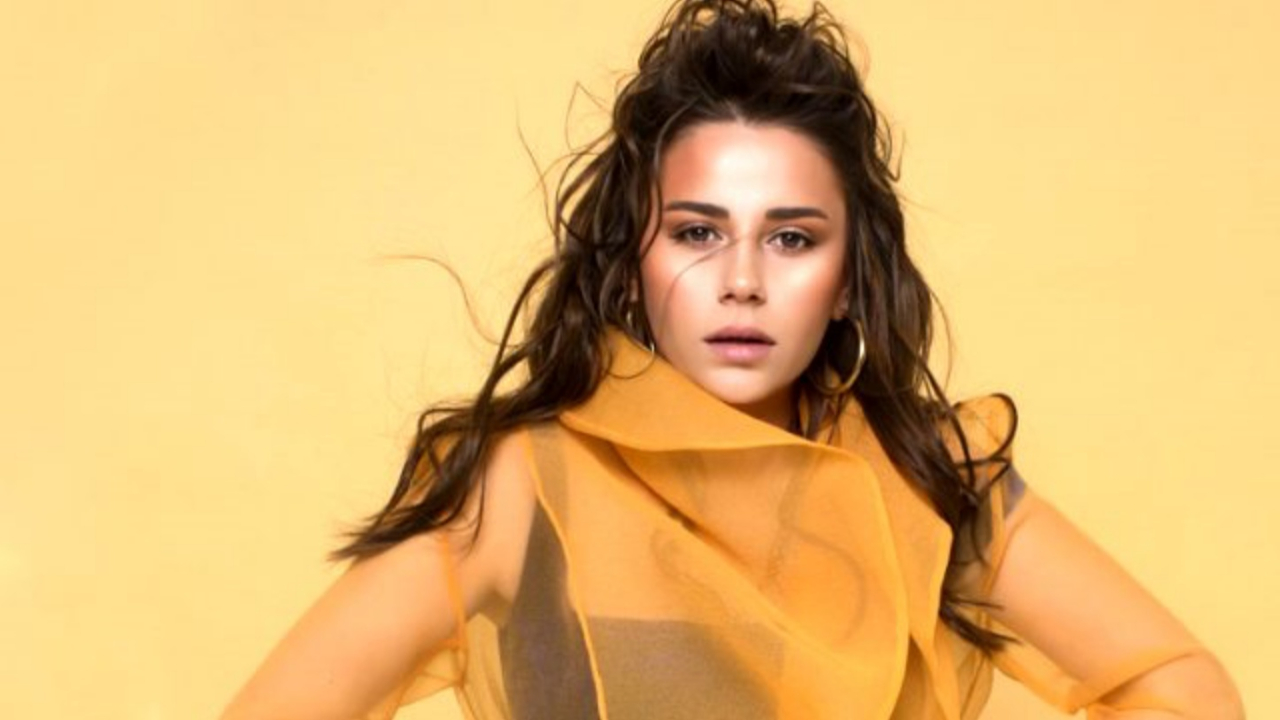 Merve Özbey takipçisine ateş püskürdü! "Sizin gibiler bu dünyayı altüst ediyor"