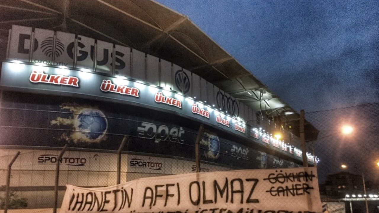 Fenerbahçeli taraftardan Caner-Gökhan tepkisi: İhanetin affı olmaz