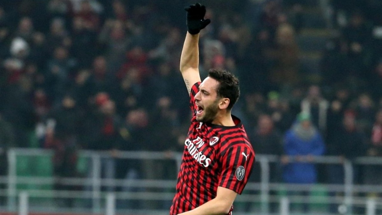Hakan Çalhanoğlu'ndan Galatasaraylıları heyecanlandıran hareket!
