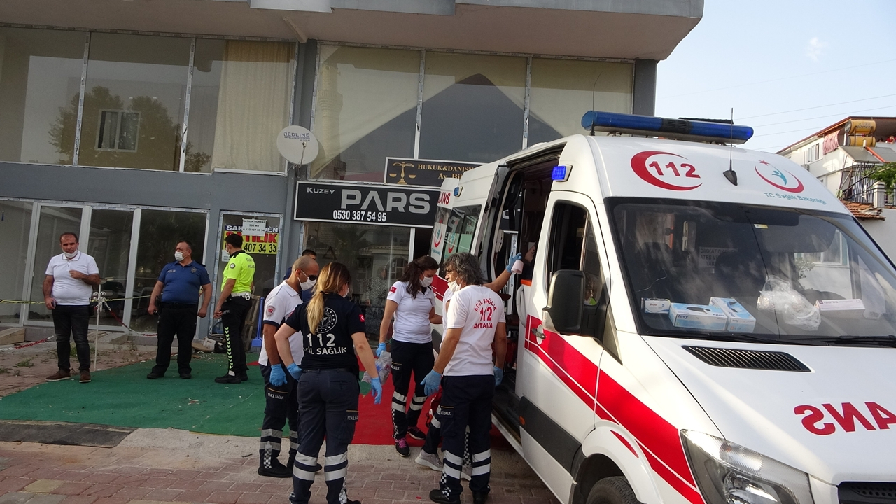 Antalya'da iş yerinde kanlı infaz!