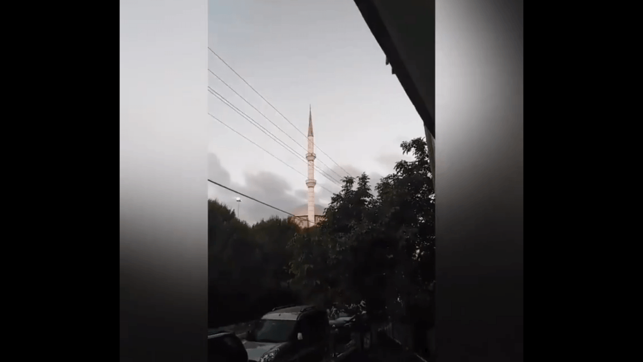 İzmir'de sabotajlar sürüyor! Bu kez de 'Selda Bağcan' şarkıları çaldılar...