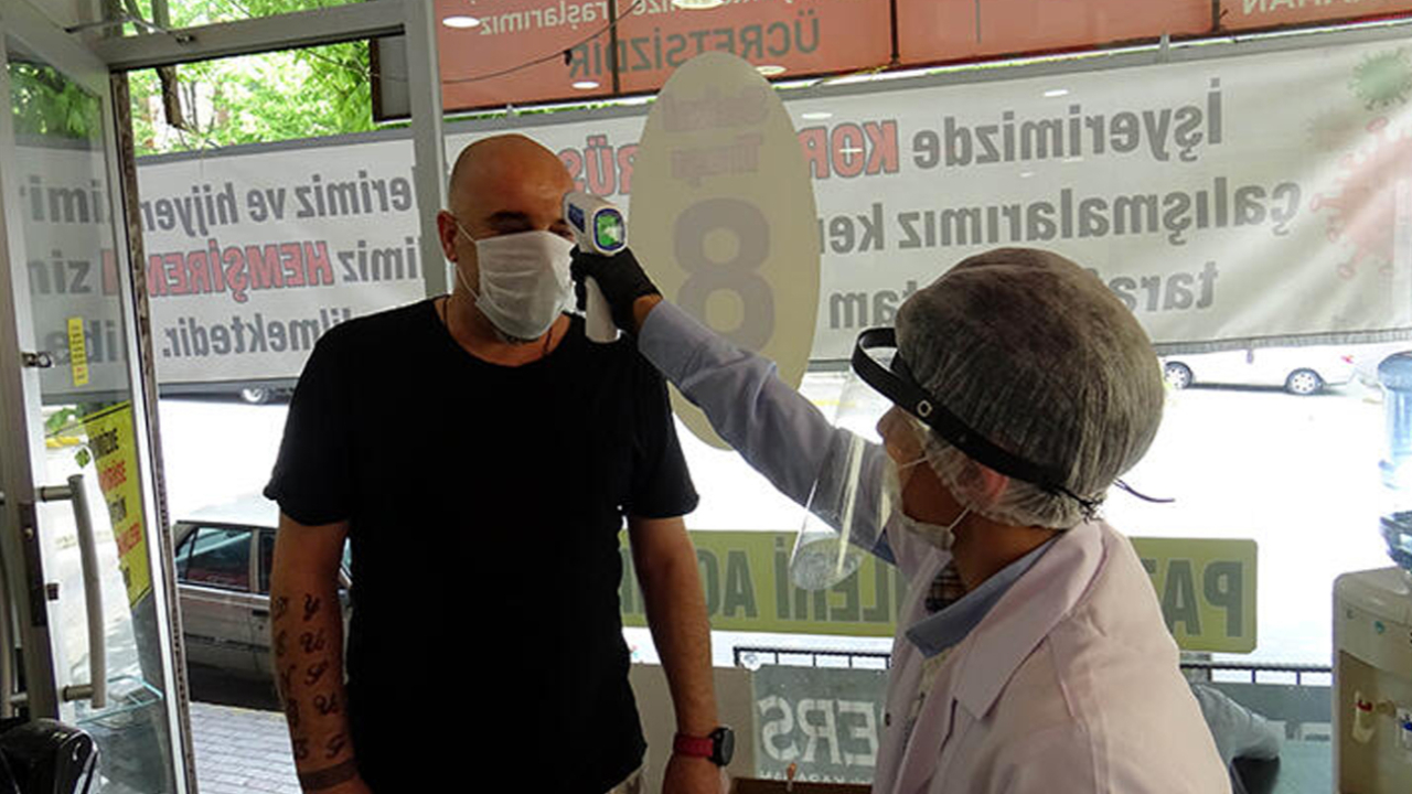 Son dakika... Koronavirüs sonrası bu da oldu! Avcılar'daki berberde çalışmaya başladı