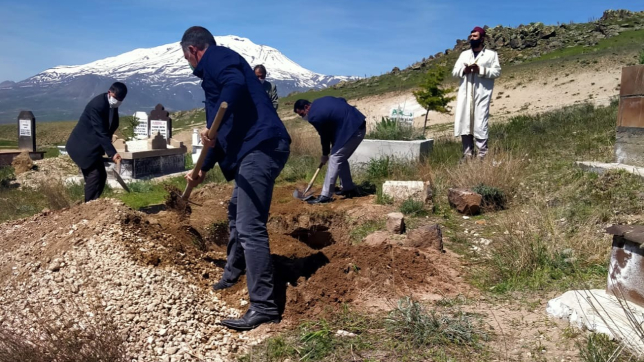 Son dakika... 'Doğal ölüm' denerek gömüldü... Koronavirüs çıktı! Valilikten açıklama: Soruşturma başlatıldı