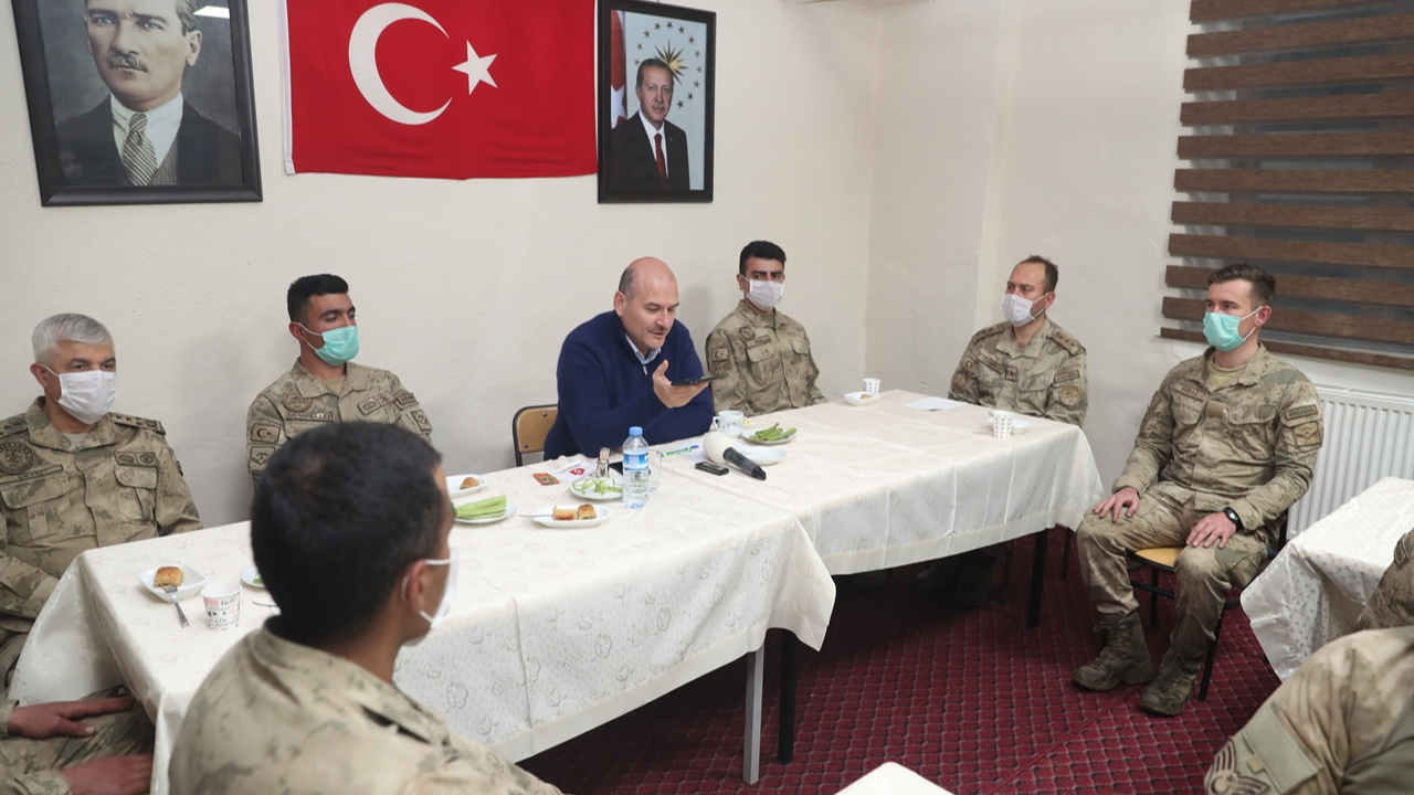 Erdoğan, İkiyaka'daki askerlerin bayramını kutladı...