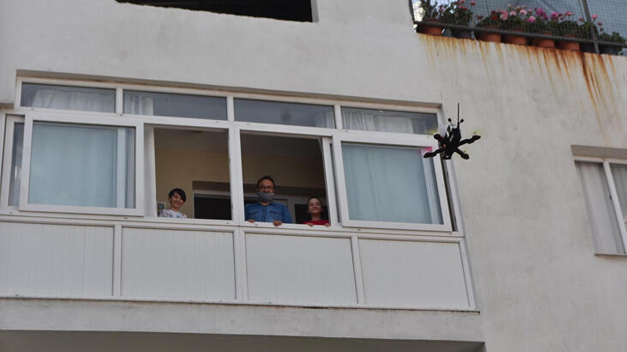 Bayram harçlıklarını drone ile aldılar!