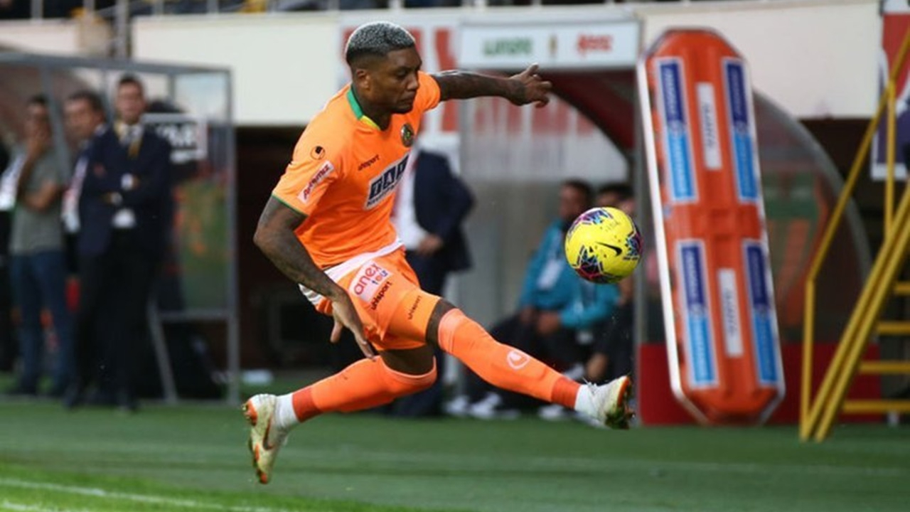 Junior Fernandes için imza an meselesi!