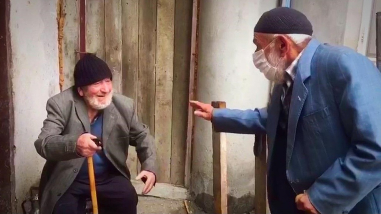 Korona günlerinde dedelerin bayramlaşması