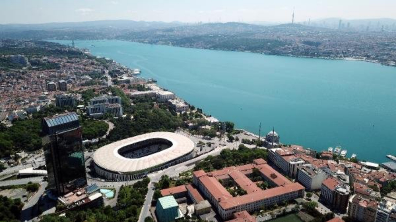Boğaz turkuaz renge büründü!
