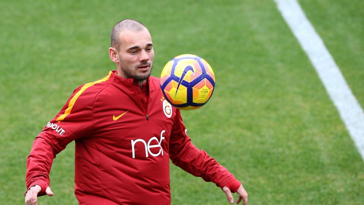Galatasaray'a Sneijder sürprizi! Taraftar ayağa kalktı...