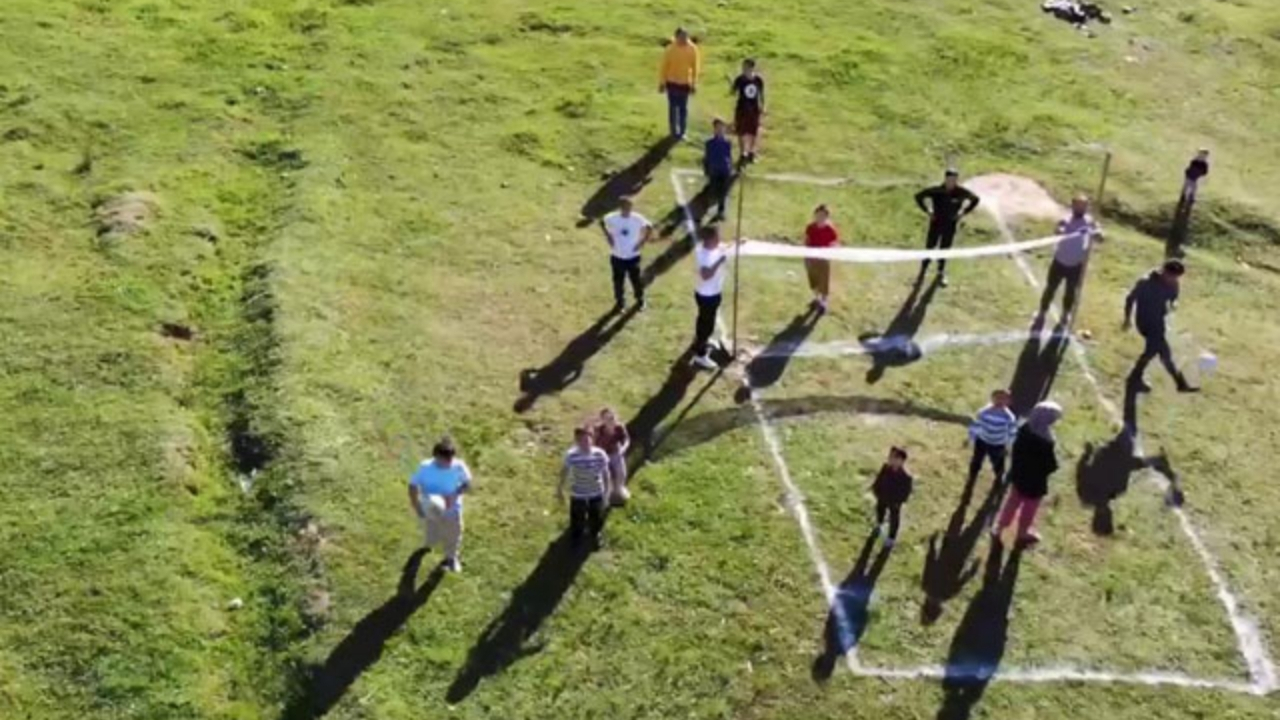 Yasağı delip piknik yaptılar, kendilerini görüntüleyen drone'u polise ait sanıp kaçtılar