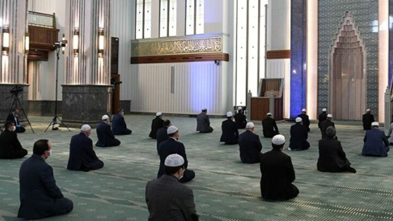 Müftü açıkladı! 1 buçuk saat süren cuma namazı o ilde 20 dakikada kılınacak