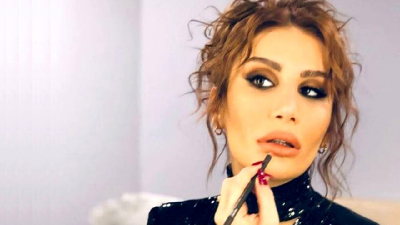 İrem Derici'ye şarkı söylememesi için para yağdırdılar