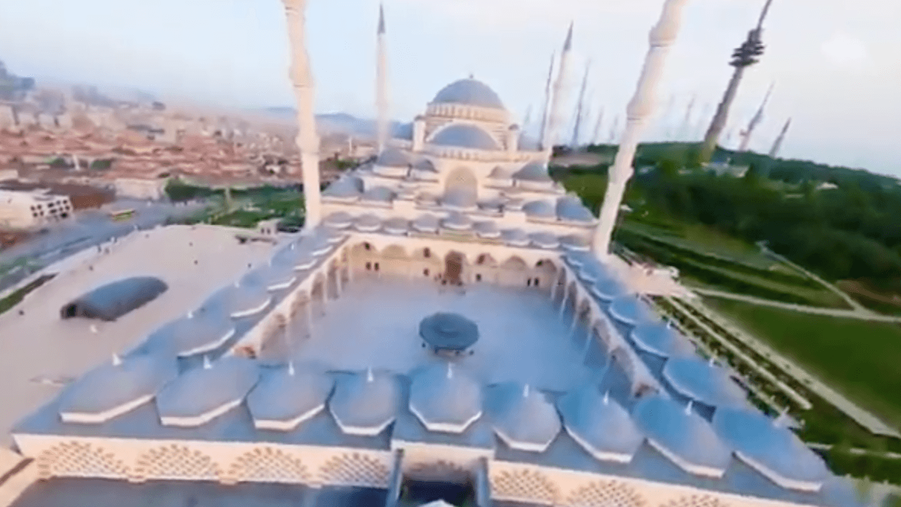 Vali Yerlikaya'dan cuma namazı paylaşımı