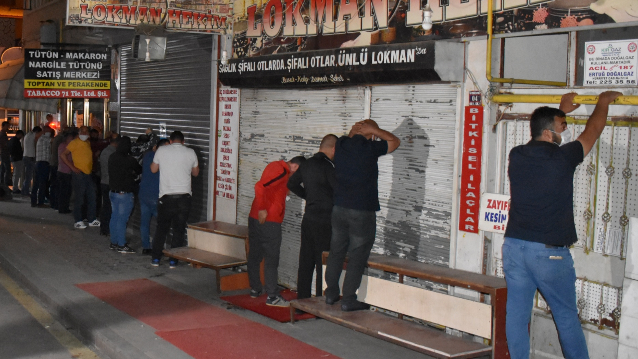 Bu kez görüntü Kırıkkale’den! Çatıdan indirilip duvara dizildiler...