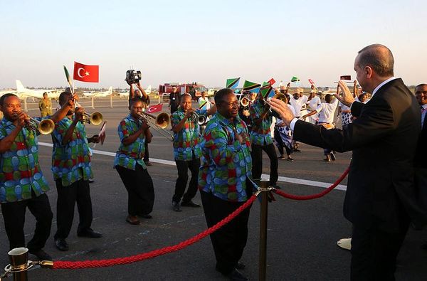 Cumhurbaşkanı Erdoğan Tanzanya'da böyle karşılandı