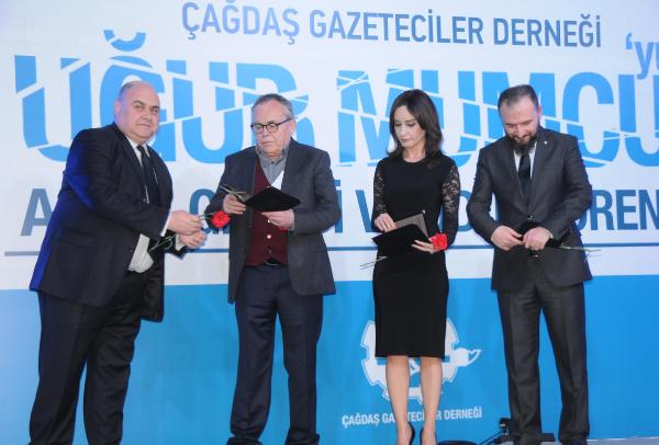 Eskişehir'de Uğur Mumcu ödülleri verildi