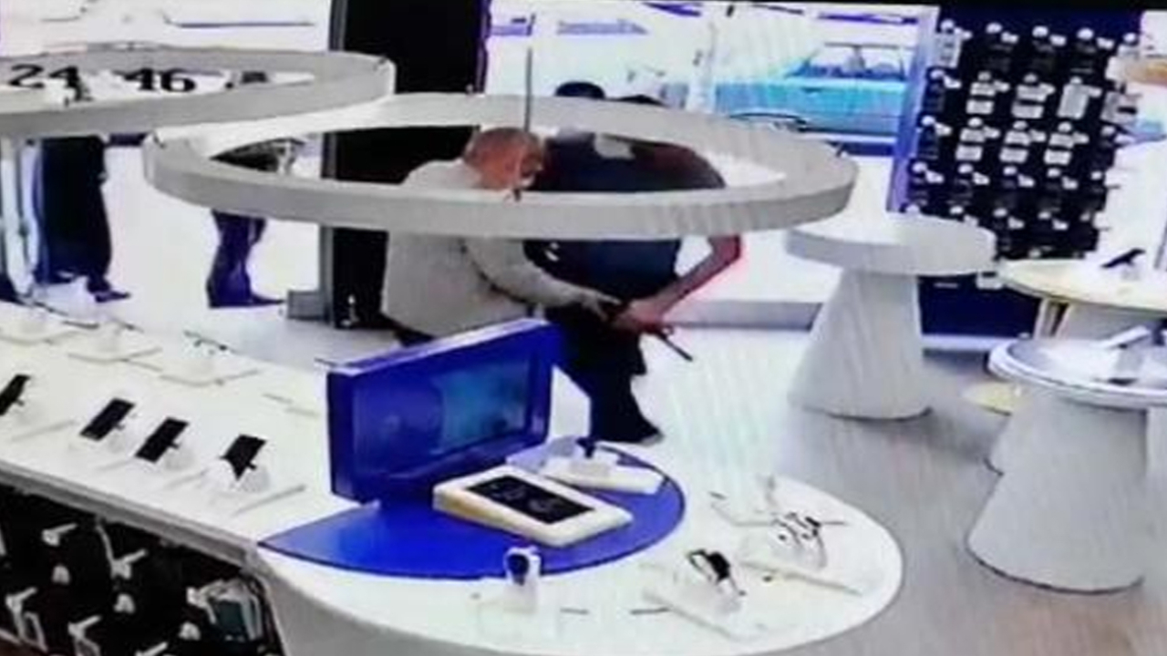 Son dakika... Pompalı tüfekle iş yerini bastı! Sivil polis etkisiz hale getirdi