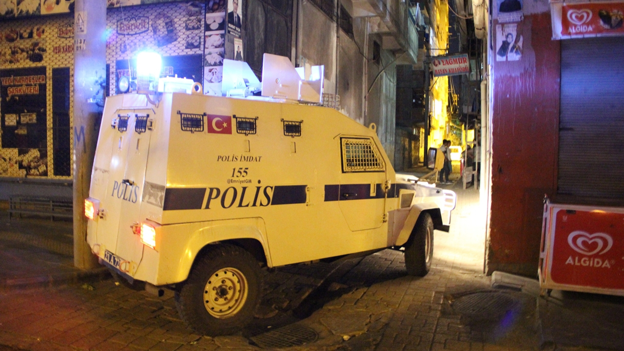 Talihsiz kadın evinde kurşun yağmuruna tutuldu!