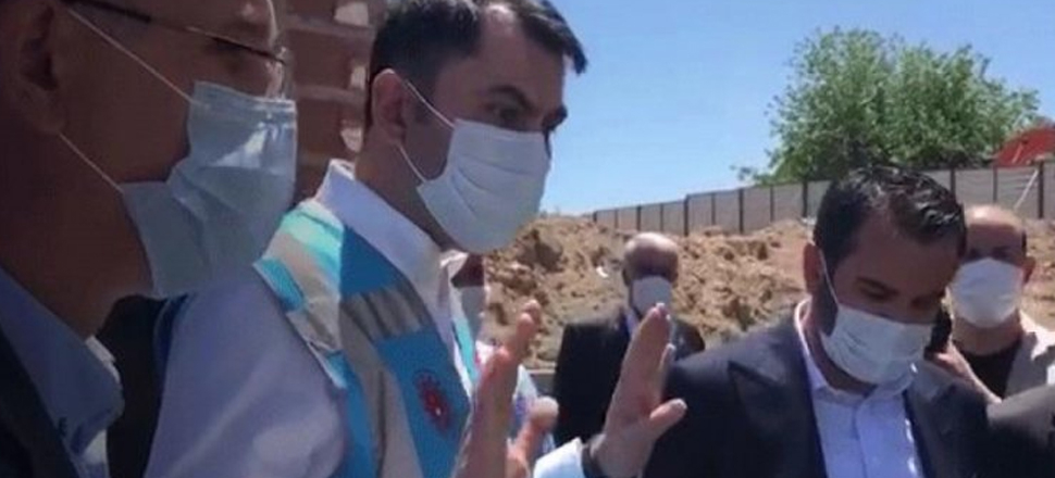 Son dakika... Bakan Kurum’dan Elazığ’da yüklenici firmanın müteahhidine sert uyarı!