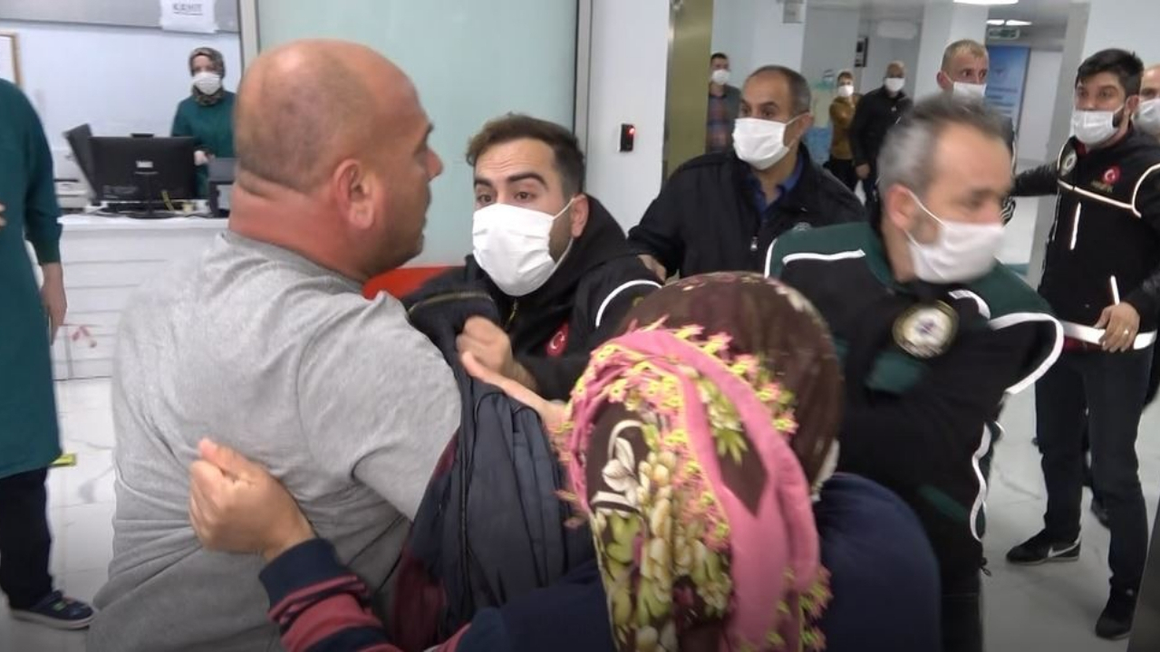 Samsun'da cinayet zanlısına hastane koridorunda saldırı